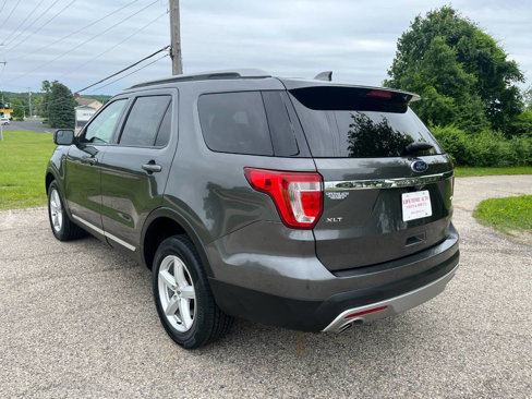 Used 2017 Ford Explorer XLT image 3