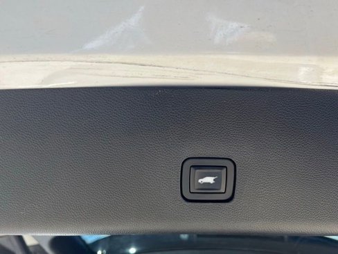Used 2018 Chevrolet Traverse LT image 18