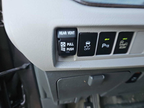 Used 2016 Toyota Sienna XLE Premium image 11