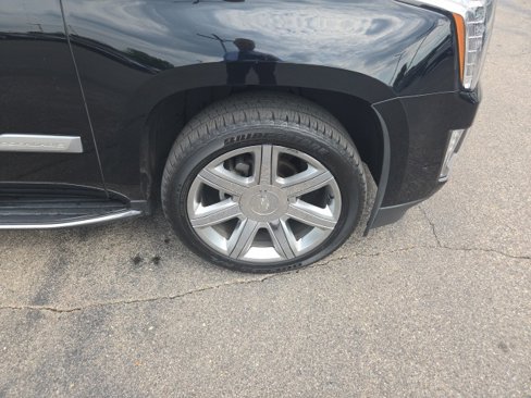 Used 2019 Cadillac Escalade Premium Luxury image 15