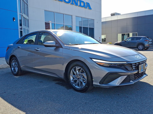 Used 2024 Hyundai Elantra SEL image 3