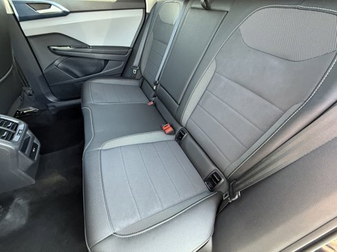Used 2024 Volkswagen Taos SE image 24