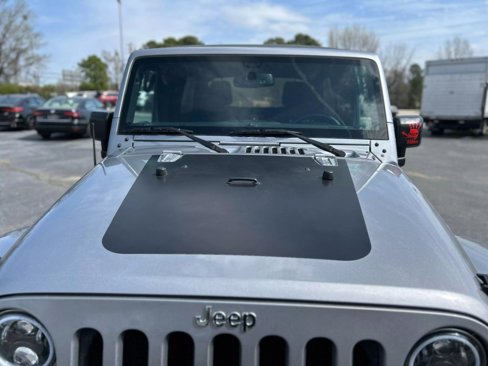 Used 2015 Jeep Wrangler Unlimited Sahara w/ Connectivity Group image 8