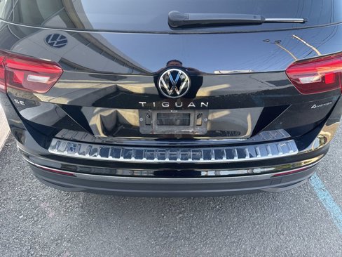Used 2022 Volkswagen Tiguan SE image 9
