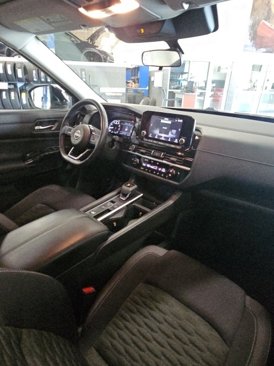 Used 2022 Nissan Pathfinder SV image 36