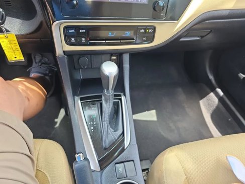 Used 2018 Toyota Corolla LE image 9