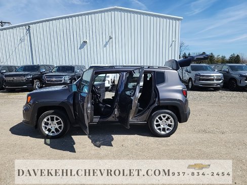 Used 2020 Jeep Renegade Latitude w/ Cold Weather Group image 35