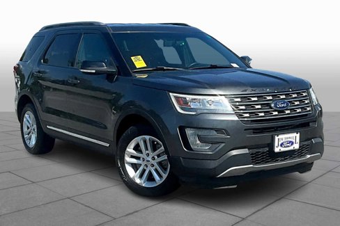 Used 2017 Ford Explorer XLT w/ Equipment Group 202A image 2
