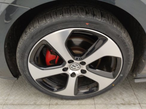 Used 2015 Volkswagen GTI SE image 31