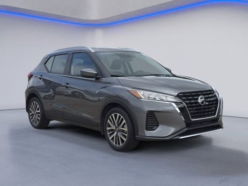 Used 2021 Nissan Kicks SV image 1
