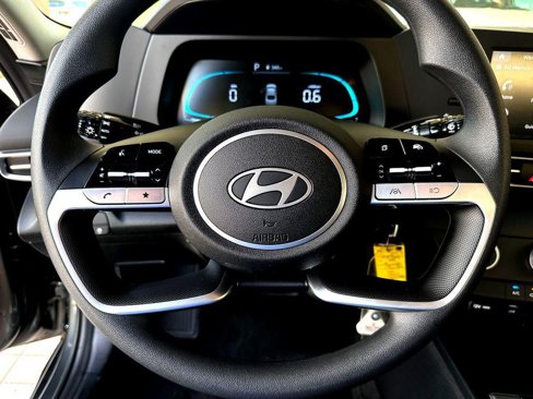 Used 2025 Hyundai Elantra SE image 15
