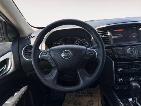 Used 2020 Nissan Pathfinder SV image 12