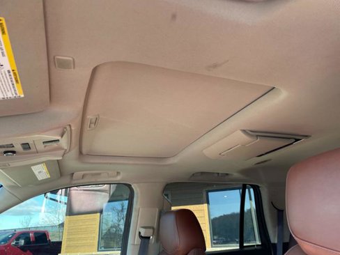 Used 2017 Cadillac Escalade Premium Luxury image 18