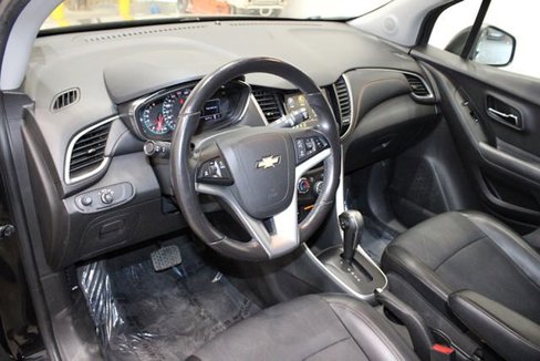 Used 2019 Chevrolet Trax LT w/ LT Convenience Package image 15