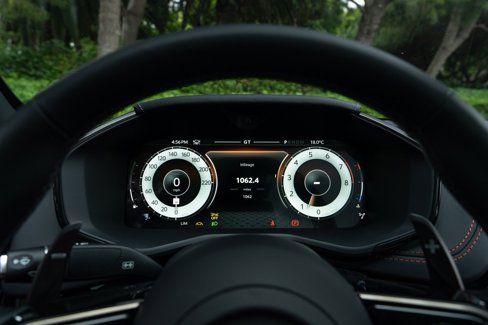 Used 2025 Aston Martin DBX 707 image 12