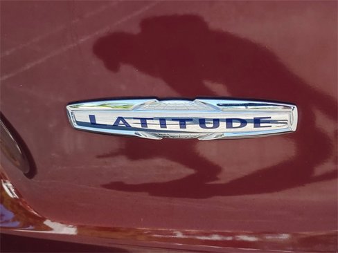 Used 2019 Jeep Cherokee Latitude w/ Cold Weather Group image 10