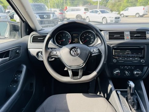 Used 2015 Volkswagen Jetta SE image 6