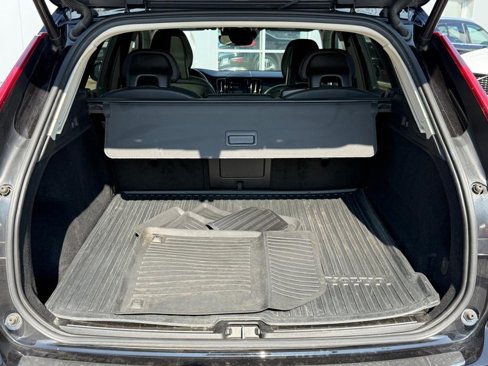 Used 2018 Volvo XC60 T6 Momentum w/ Advanced Package image 5