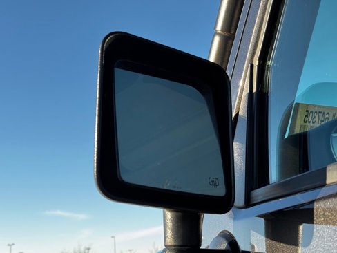 Used 2017 Jeep Wrangler Unlimited Sahara w/ Connectivity Group image 10