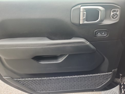 Used 2019 Jeep Wrangler Unlimited Sahara image 24