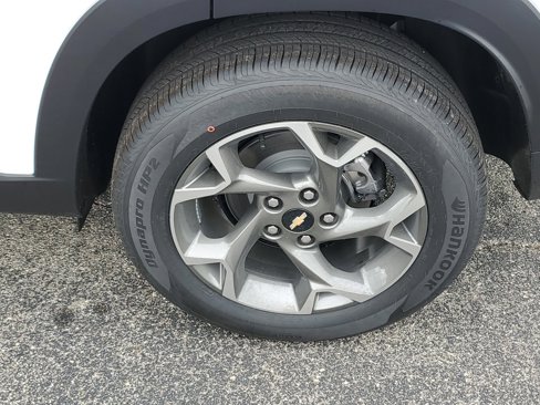 New 2025 Chevrolet Trax LT w/ Driver Confidence Package image 10