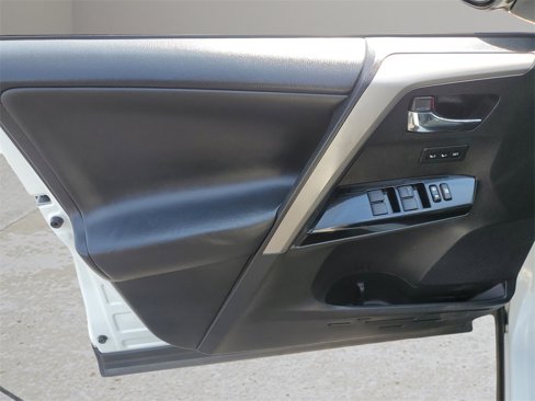 Used 2016 Toyota RAV4 Limited image 15