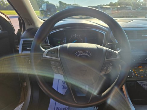 Used 2018 Ford Fusion S image 9