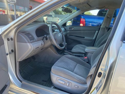 Used 2005 Toyota Camry LE image 10