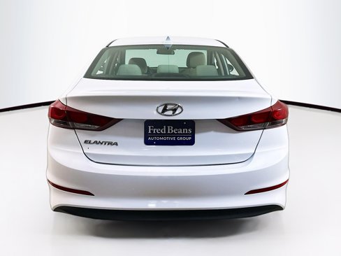 Used 2017 Hyundai Elantra SE image 20