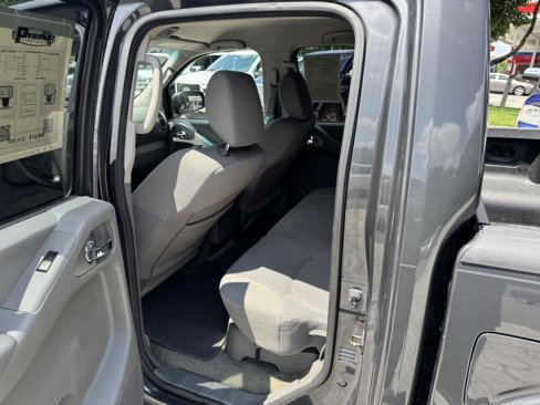 Used 2015 Nissan Frontier SV image 6