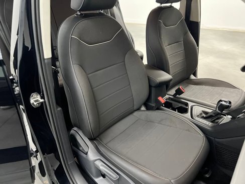 Used 2024 Volkswagen Taos SE image 25