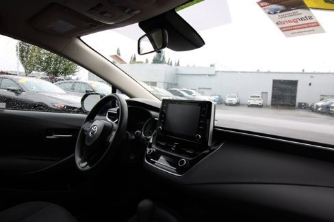Used 2020 Toyota Corolla LE image 18