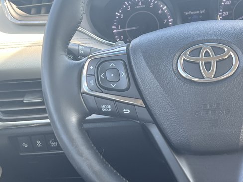 Used 2018 Toyota Avalon Limited image 19