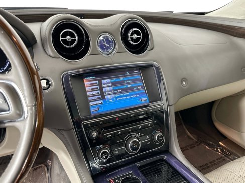 Used 2012 Jaguar XJ L image 13