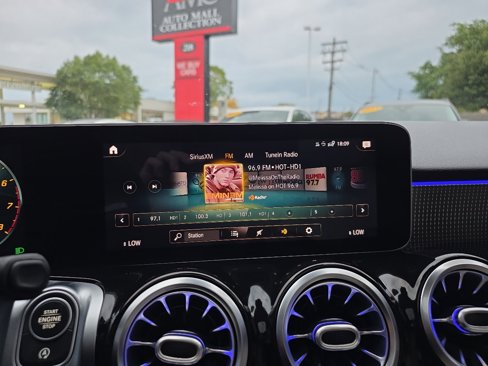 Used 2021 Mercedes-Benz GLB 250 4MATIC w/ Premium Package image 63