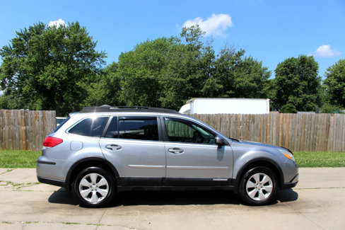 Used 2011 Subaru Outback 2.5i Limited image 11