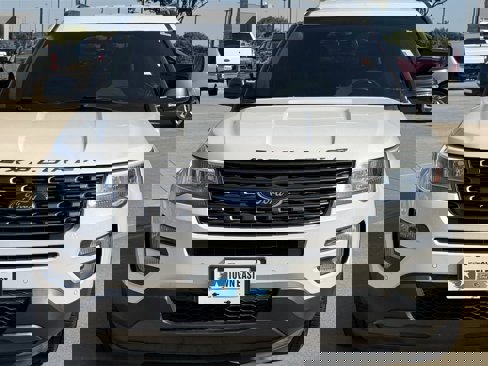 Used 2017 Ford Explorer XLT w/ Equipment Group 202A image 8