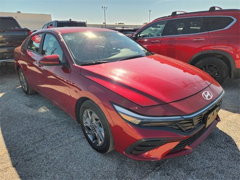 Used 2024 Hyundai Elantra SEL image 1