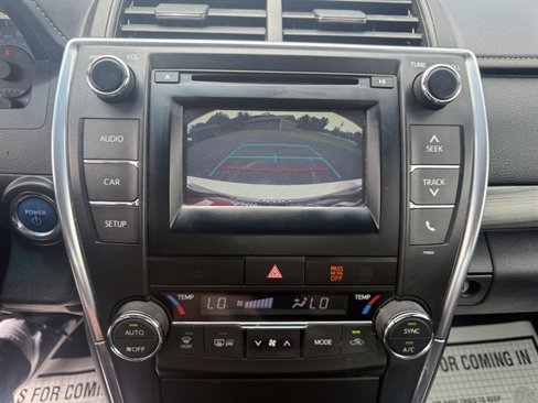 Used 2015 Toyota Camry LE image 18