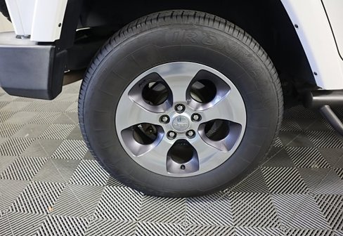 Used 2016 Jeep Wrangler Unlimited Sahara w/ Connectivity Group image 12