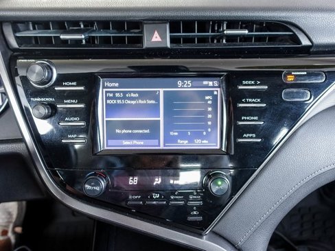 Used 2019 Toyota Camry SE image 17
