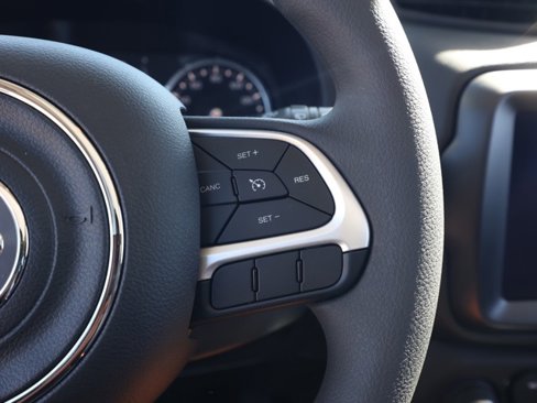 New 2023 Jeep Renegade Latitude w/ Sun & Fun Group image 26