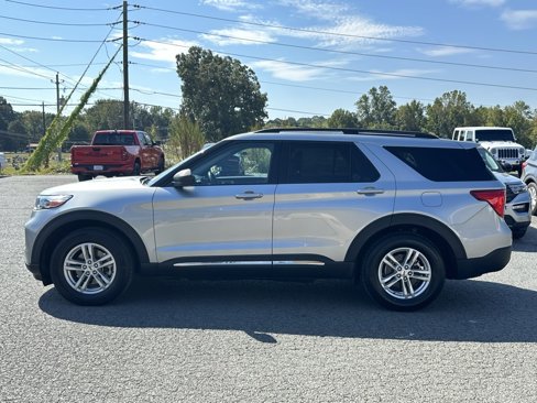 Used 2023 Ford Explorer XLT w/ Equipment Group 202A image 3