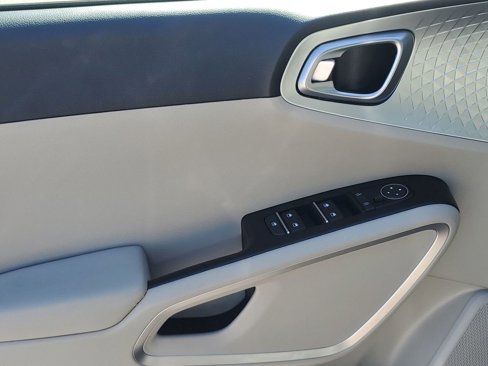 Used 2023 Kia Soul LX image 34