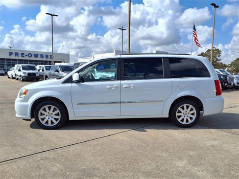Used 2016 Chrysler Town & Country Touring image 25