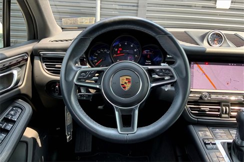 Certified 2020 Porsche Macan image 7