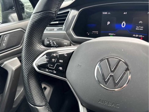 Certified 2022 Volkswagen Tiguan SE R-Line image 19