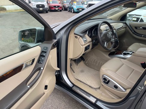 Used 2011 Mercedes-Benz R 350 4MATIC image 18