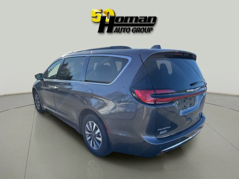 Used 2021 Chrysler Pacifica Touring w/ Cold Weather Group image 3