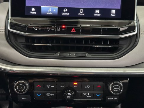 Certified 2022 Jeep Compass Limited image 13
